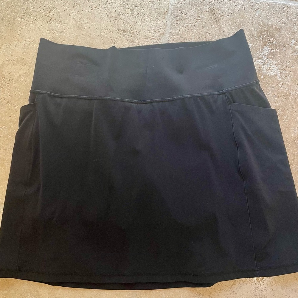 Athleta Salutation Stash Pocket Skort 16.5” size L